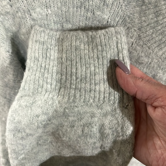 H&M Light Green Oversized Sweater Large - Picture 6 of 9